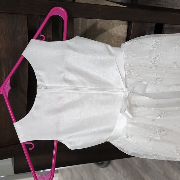 Dress - Picture 8 of 10